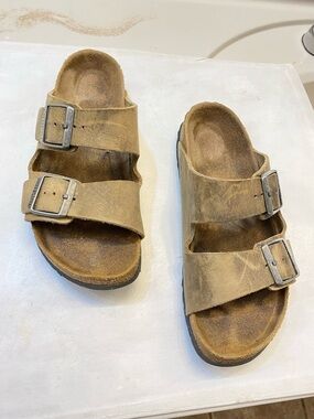 Birkenstock Arizona Size 39, Women Size 8,Men Size 6, good condition and bottom